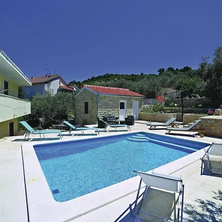Stunning Apartment In Trogir Трогір