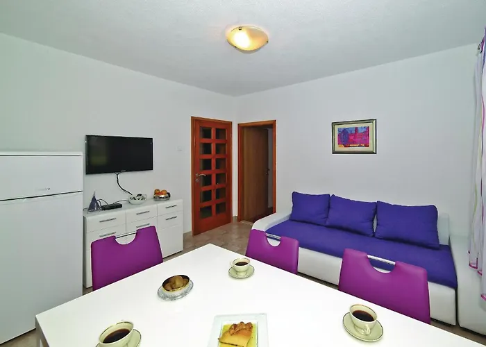 Apartament With Sea View 05